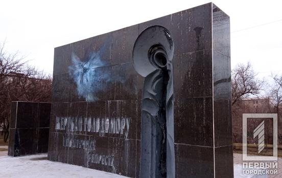 В Кривом Роге испортили памятник жертвам голодомора