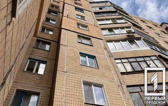 В Саксаганском районе Кривого Рога 47-летняя женщина выпала из окна пятого этажа