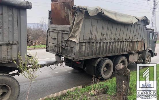 Патрульные Кривого Рога остановили грузовик, в котором незаконно перевозили металлолом