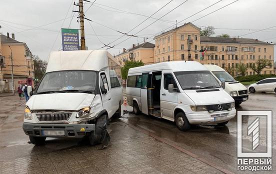 В Кривом Роге пострадала женщина в результате столкновения двух маршруток