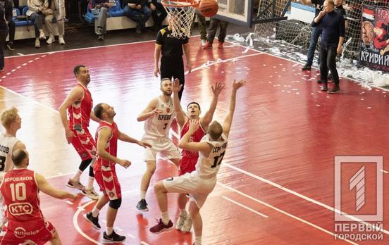 Главная баскетбольная команда Кривого Рога уступила в полуфинальной серии плей-офф Высшей лиги соперникам из Ровно, теперь «Кривбасс» поборется за бронзу