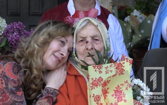 В Кривом Роге жительница Долгинцевского района Ольга Ивановна Ковалёва отметила свой 100-летний юбилей