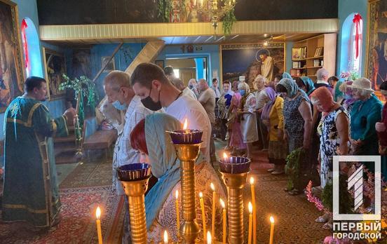 Православные христиане Кривого Рога отмечают праздник Троицы