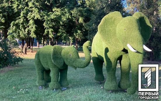 Лев, слон та бегемот: в одному з парків Кривого Рогу з’явилися декоративні фігури тварин
