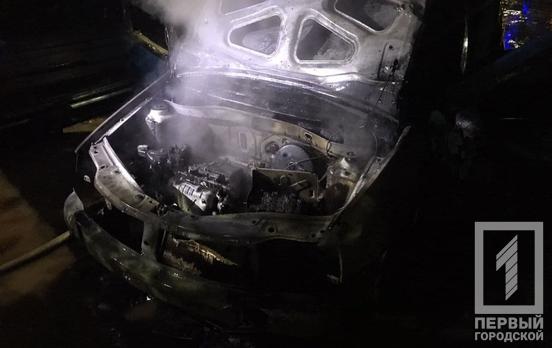 В Кривом Роге ночью горела машина, никто не пострадал
