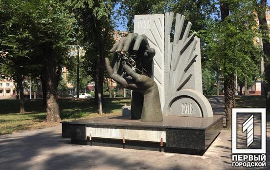 У поліції Кривого Рогу відкрили кримінальне провадження через пошкодження вандалами двох пам’ятників