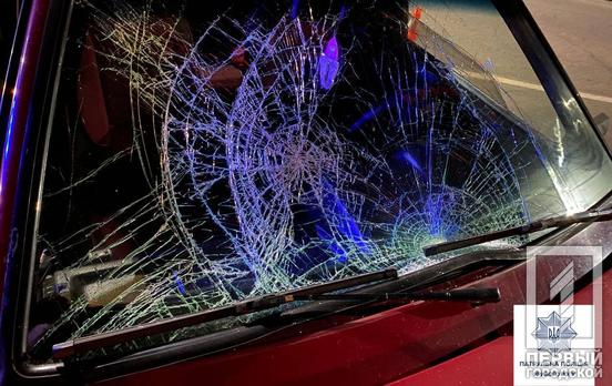 Ночью в Кривом Роге водитель легковушки сбил 17-летнюю девушку на пешеходном переходе, её госпитализировали