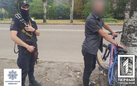 В Кривом Роге инспекторы патрульной полиции задержали мужчину, который предположительно украл велосипед