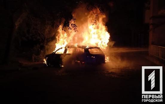 Ночью на проспекте Почтовом в Кривом Роге горели два Volkswagen
