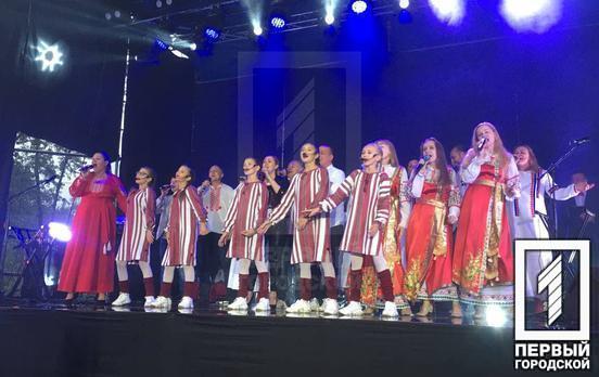 Аккордеон, гимнастки и танцы с марионетками: Терновской район Кривого Рога празднует День города