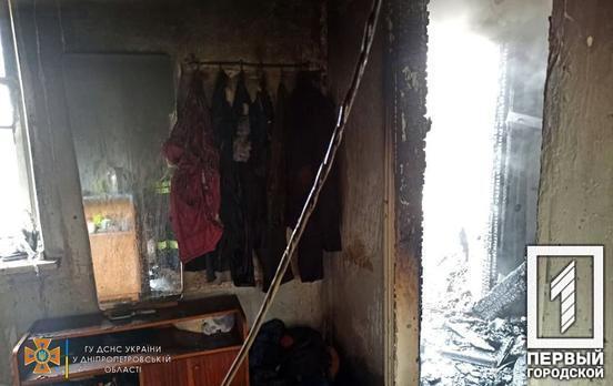 В Кривом Роге огонь охватил 40 квадратных метров жилого дома