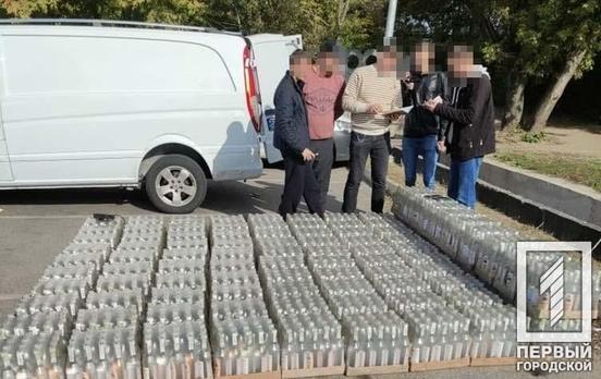 Полиция Кривого Рога задержала двоих мужчин за изготовление и распространение контрафактного алкоголя