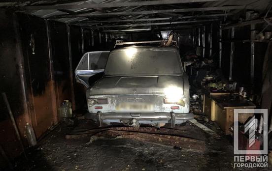В Кривом Роге горели гаражи с мотоциклом и автомобилем внутри