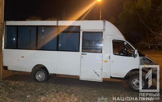 Полицейские Кривого Рога задержали мужчину, который угнал припаркованный возле женского монастыря микроавтобус