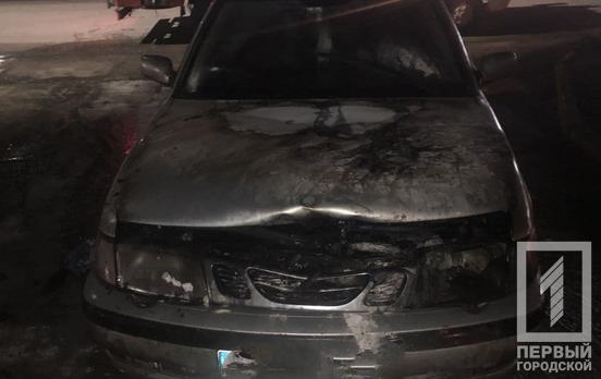 Вечером в Кривом Роге во время движения загорелся автомобиль