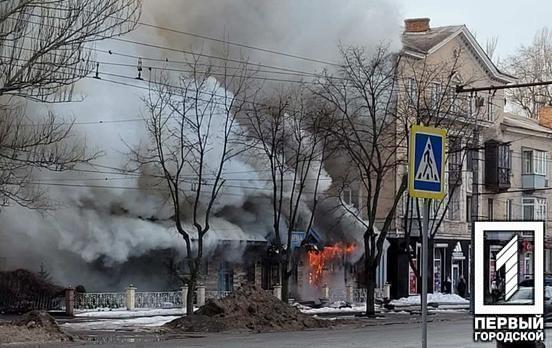 Масштабный пожар: в центре Кривого Рога горит кафе