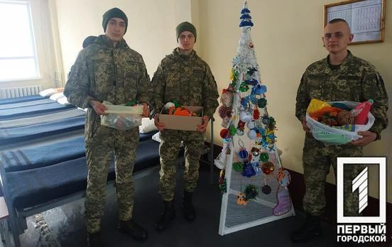 С любовью от детей: военнослужащие Кривого Рога получили подарки от школьников