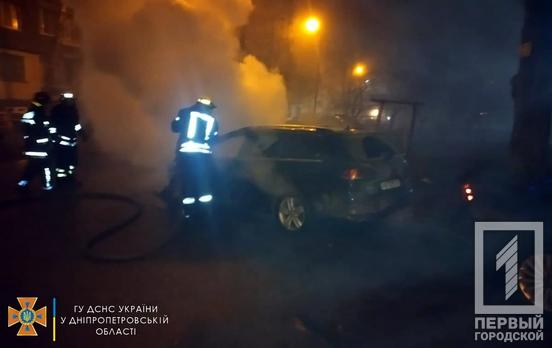 Ночью возле одного из домов в Кривом Роге загорелся автомобиль