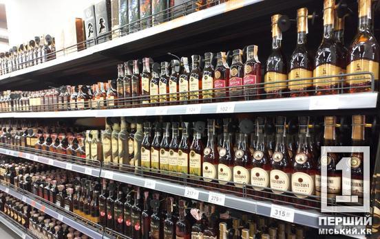 Украинцы стали чаще покупали легальные алкоголь и сигареты: статистика