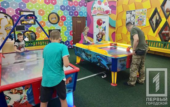 Військові розважають дітей з багатодітних сімей Криворізького району