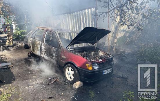 В Кривом Роге горел автомобиль в частном гараже