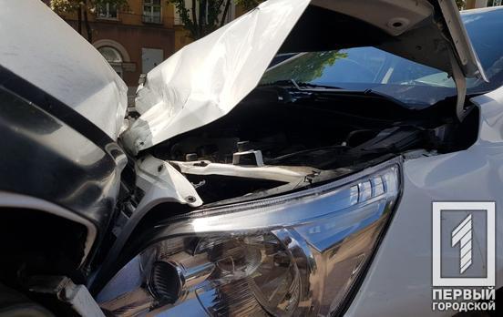 Лобовое столкновение: в Кривом Роге водитель такси уснул за рулем и врезался в маршрутку