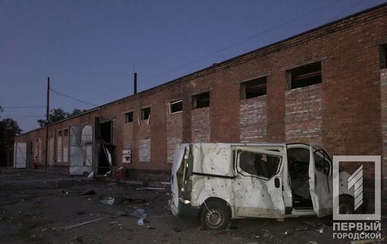 Оккупанты ракетами уничтожили помещения предприятия в Никопольском районе