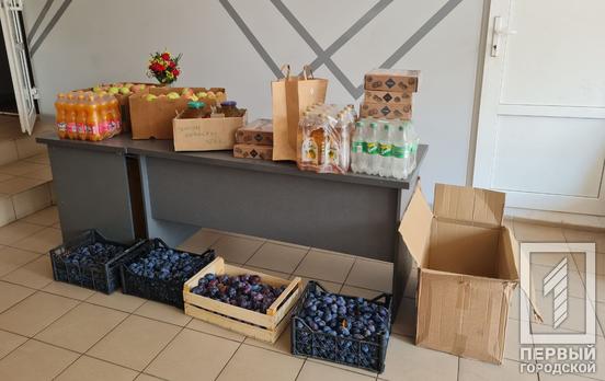 В Кривом Роге в рамках акции «Спортсмен, помоги переселенцу» новым криворожанам передали продукты питания и вкусности
