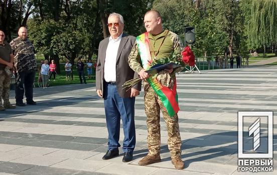 У День Державного прапора Героєві України Павлу Федосенку вручили звання Почесного громадянина Кривого Рогу