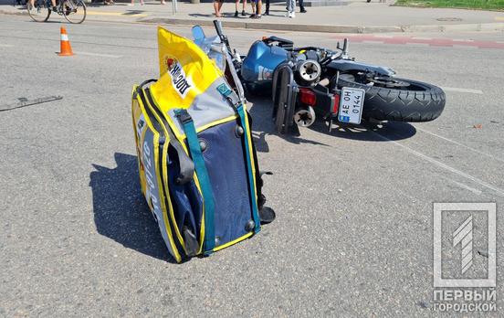 На одном из перекрестков Кривого Рога столкнулись мотоцикл и легковушка, водителя двухколесного госпитализировали