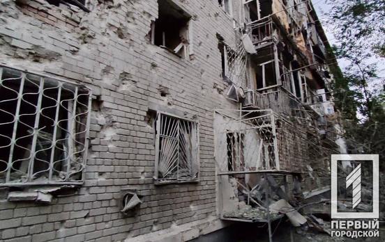 Российские оккупанты ночью еще раз били по Никополю: пострадала женщина