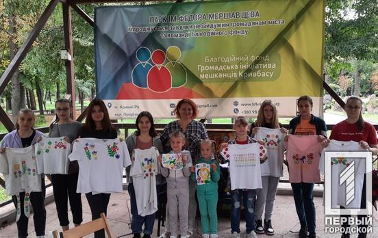 Для детей переселенцев, которые нашли убежище в Кривом Роге, провели занятия по выбивке по ткани украинских орнаментов