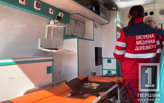 Швидка забрала до травматології: у Кривому Розі маленька дівчинка випала з вікна