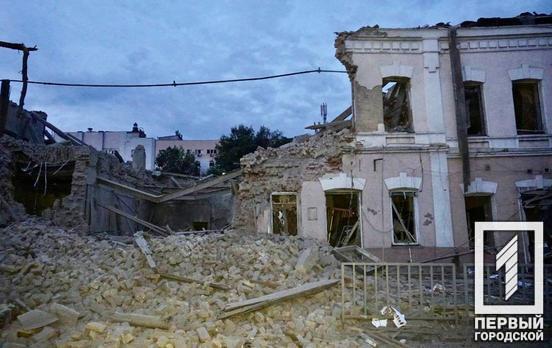 Ракетою та з «Градів»: росія вночі вдарила по Дніпру і Нікопольському району, є постраждалі