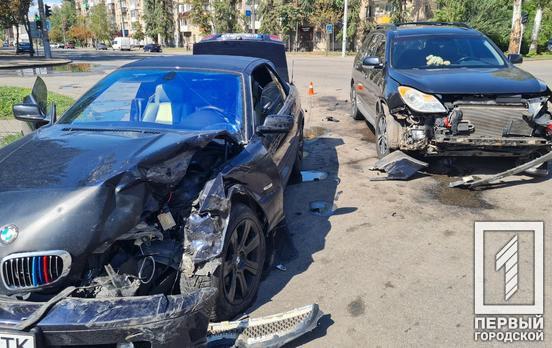 На одному з центральних проспектів Кривого Рогу зіткнулись дві автівки, постраждала водійка