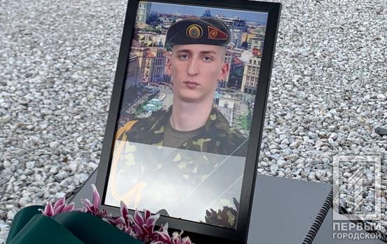 У Кривому Розі поховали Сергія Караченцева, який поклав життя у боротьбі за звільнення Харківщини