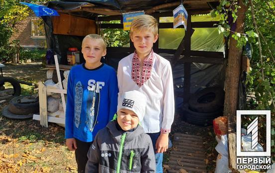 «Маленькі воїни»: у Кривому Розі діти збудували блокпост та збирають кошти для ЗСУ