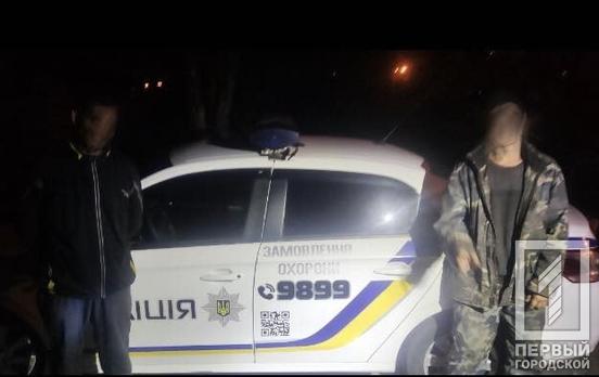 Правоохранители Кривого Рога задержали двух мужчин, которые хотели украсть и сдать кусок противотанкового ежа