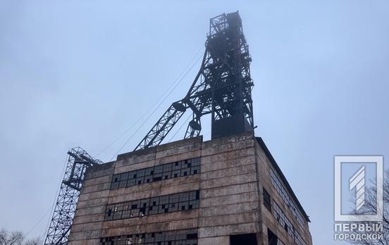 Через ракетний удар по Кривому Рогу та відключення електропостачанння під землею виявились заблокованими 850 шахтарів