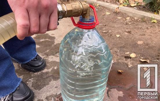 Військова адміністрація Кривого Рогу організувала підвіз питної води до мікрорайону Східний-1 через аварійне відключення електрики