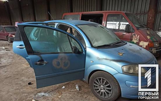 У Кривому Розі вандали пошкодили автомобілі бійців ЗСУ