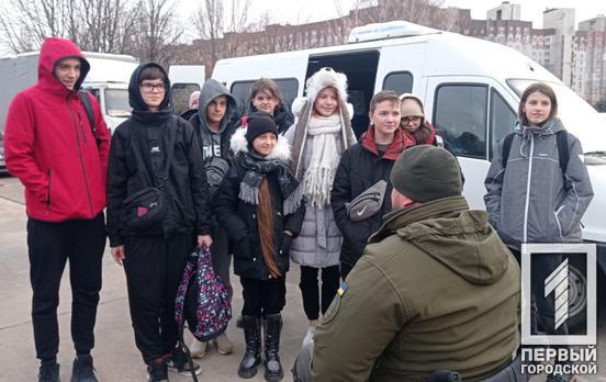 До Кривого Рогу повернулись діти військовослужбовців, для яких організували відпочинок у дитячому таборі Закарпатської області за підтримки міської влади