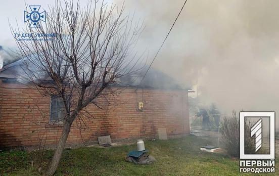 30 минут спасатели Кривого Рога гасили горящую баню внутри жилого дома