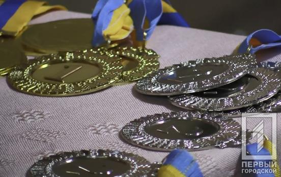 «Казацкому роду нет перевода»: криворожский музыкант получил первенство на Всеукраинском конкурсе искусств