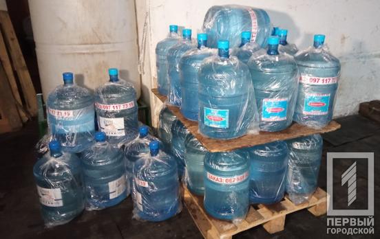 Волонтер из Кривого Рога возит питьевую воду в освобожденный Херсон и просит земляков помочь
