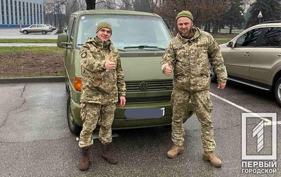 Військова адміністрація Кривого Рогу передала ще один автомобіль військовим з 17-ої окремої танкової бригади імені Костянтина Пестушка