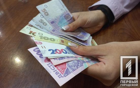 В Україні пенсіонери можуть зняти виплату з банківської картки на касах супермаркетах
