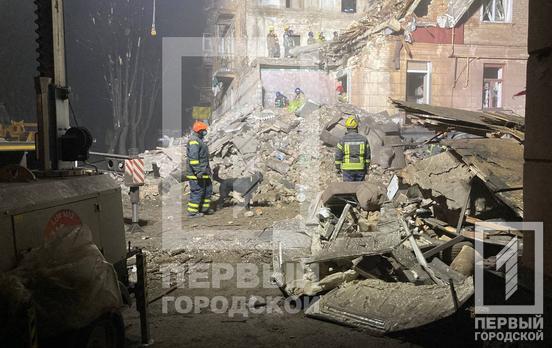 З-під завалів житлового будинку в Кривому Розі, в який влучила російська ракета, дістали тіло півторарічного хлопчика