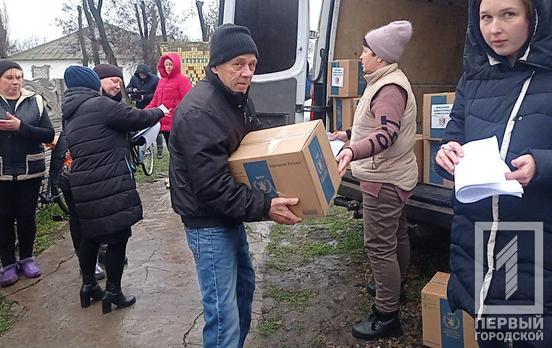 Военная администрация Кривого Рога передала жителям Гречаноподовской территориальной громады продуктовые наборы