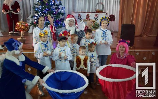 В Довгинцівському районі Кривого Рогу урочисто вручили солодкі подарунки 1 000 дітей-пільговиків